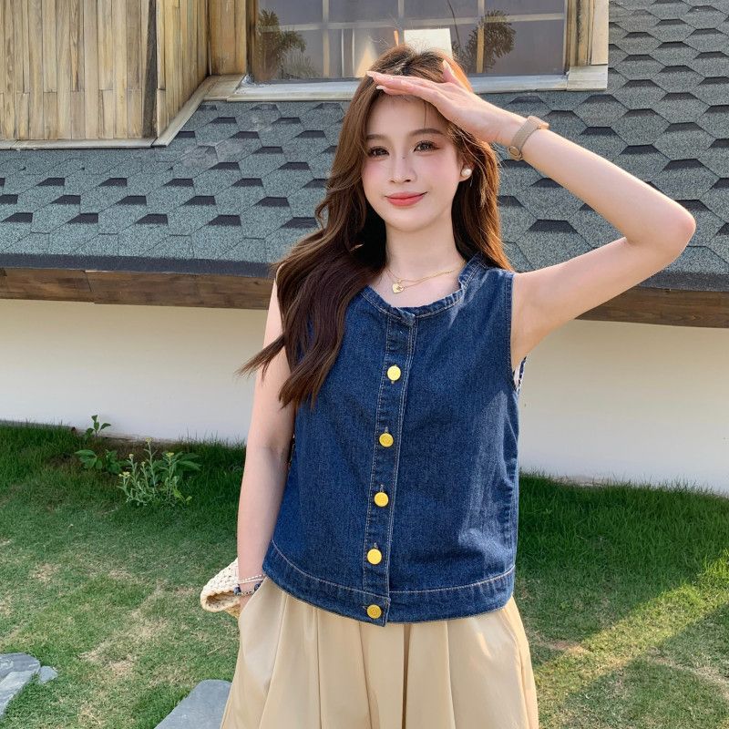 여성 데님 민소매 조끼 라운드넥 버튼 크롭탑 워싱 빈티지 루즈핏 여름 캐주얼 데일리룩 11249 - 메인 이미지