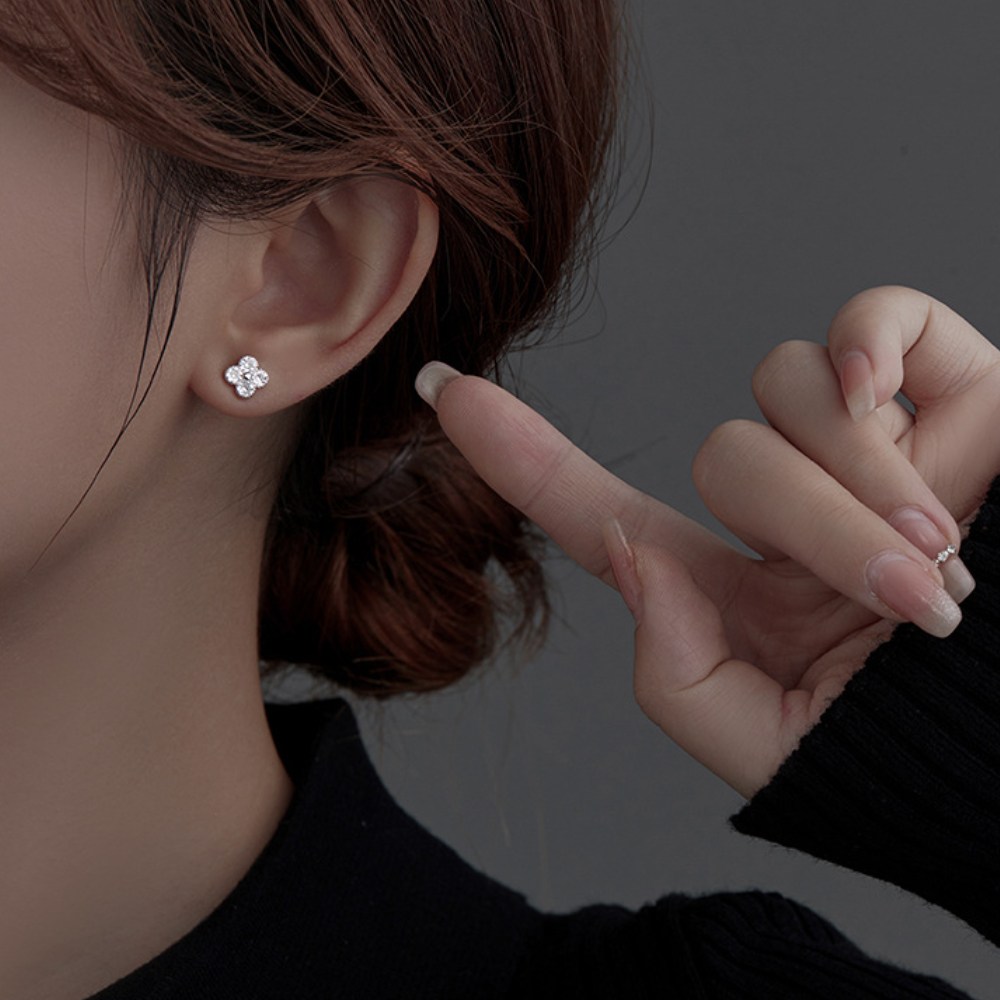 아르니 플라워 큐빅 귀걸이 925실버 은침 심플 여성 데일리 귀걸이 한쌍 - 상세 이미지 3