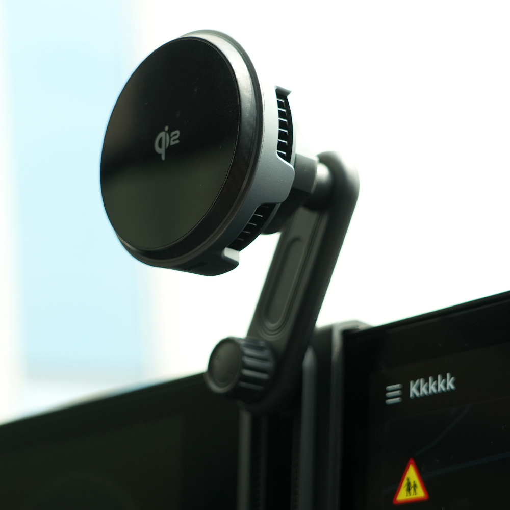 주파집 차량용 실리콘 맥세이프 핸드폰 고속 무선 충전 거치대 Qi2 펠티에 쿨링 CWC07