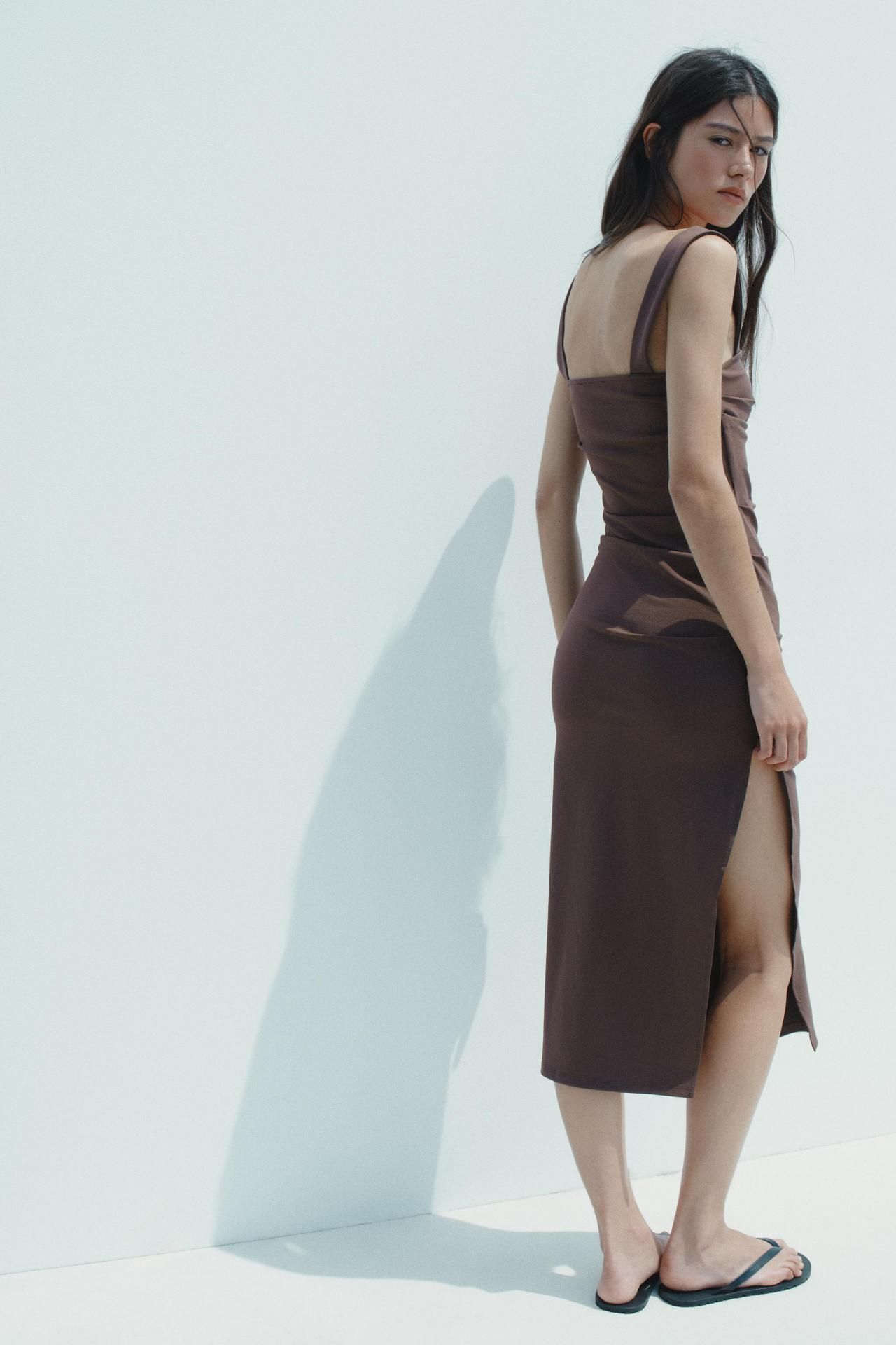 자라 슬림핏 스트레이트넥 플리츠 미디 원피스 3641/848 BROWN - 상세 이미지 5