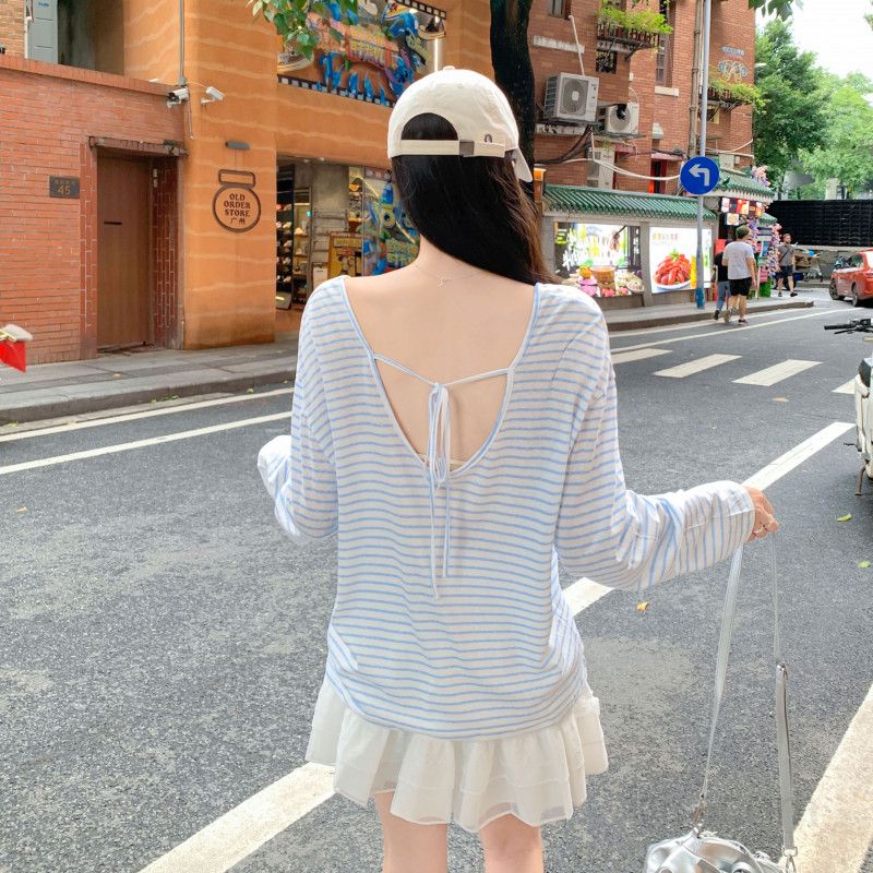 여자 여름 스트라이프 보트넥 뒷트임 긴팔 크롭 티셔츠 루즈핏 시스루 여리여리 데일리룩 C0873 - 메인 이미지