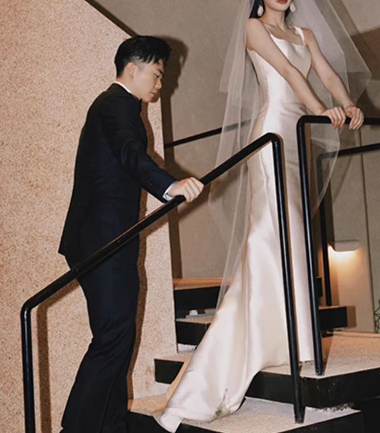 스퀘어넥 민소매 머메이드 웨딩드레스 셀프웨딩 본식 리마인드 스튜디오 고급 슬림핏 드레스 - 상세 이미지 3