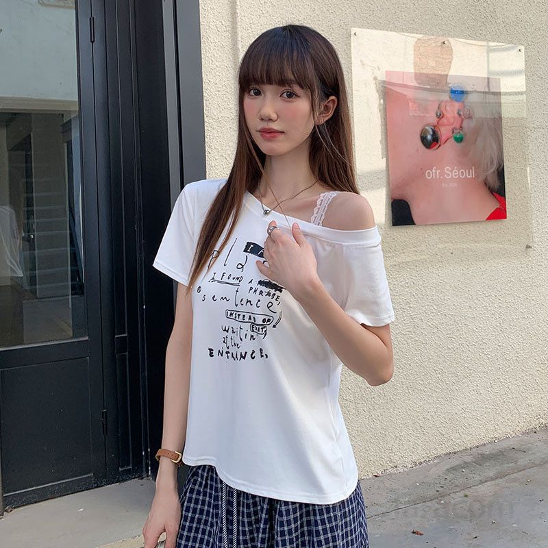 여성 여름 사선넥 오프숄더 언발 레터링 프린팅 반팔 티셔츠 슬림핏 데일리 캐주얼 D03155-1 - 상세 이미지 4