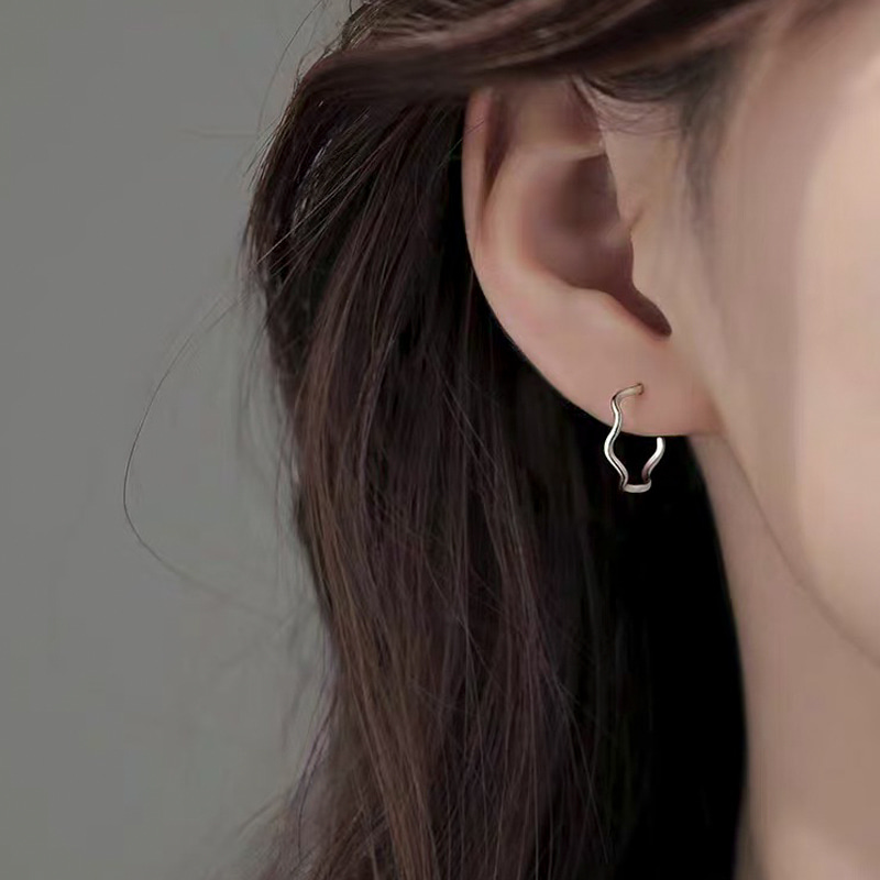 웨이브 후프 실버 귀걸이 N308 - 메인 이미지
