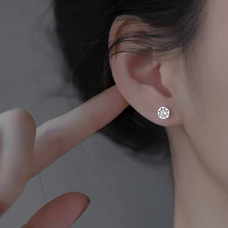 큐빅 썬플라워 실버 귀걸이 N302 - 상세 이미지 3