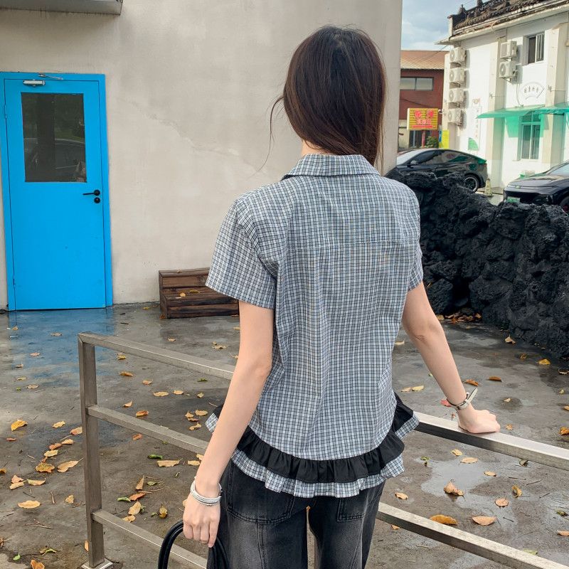 여자 여름 체크 밑단 프릴 반팔 블라우스 폴로카라 루즈핏 면100 포켓 러블리 캐주얼 데일리룩 D07495 - 상세 이미지 2