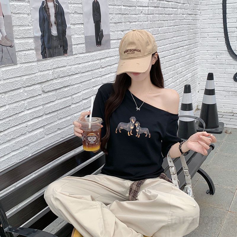 여자 여름 데일리 유니크 귀여운 강아지 프린팅 언발란스 오프숄더 루즈핏 면 반팔 티셔츠 D01204 - 상세 이미지 3