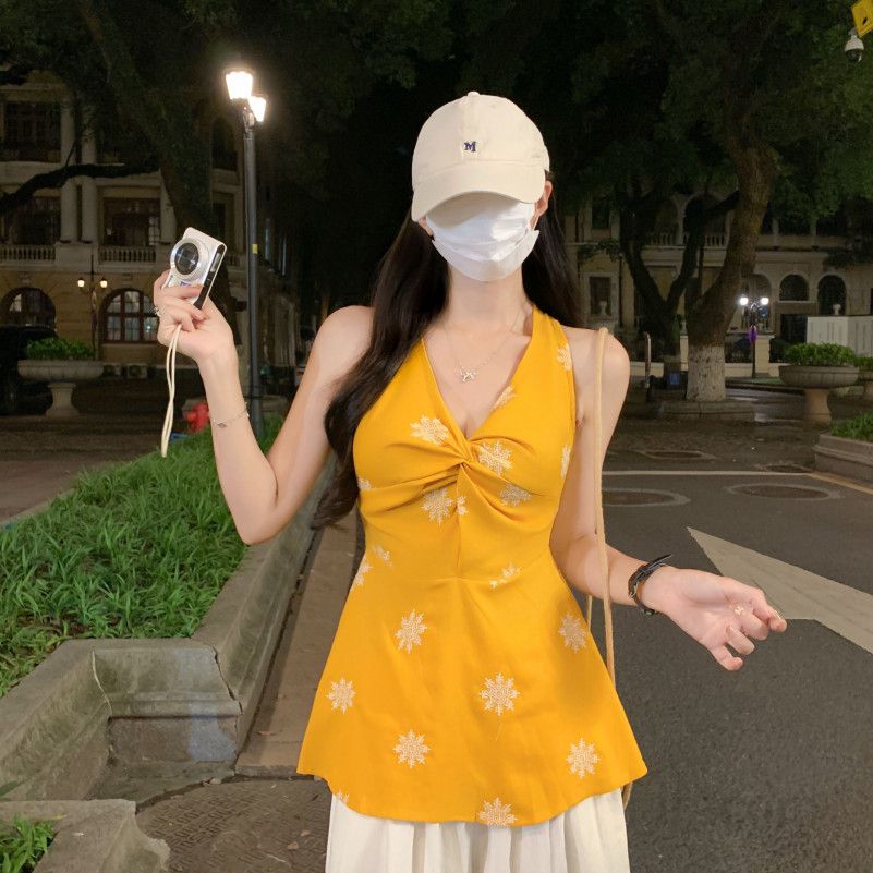 여자 여름 홀터넥 브이넥 눈꽃 자수 꼬임 A라인 플레어 민소매 나시 블라우스 B0890-1 - 상세 이미지 2