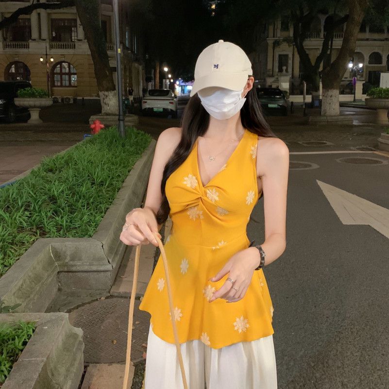 여자 여름 홀터넥 브이넥 눈꽃 자수 꼬임 A라인 플레어 민소매 나시 블라우스 B0890-1 - 상세 이미지 4