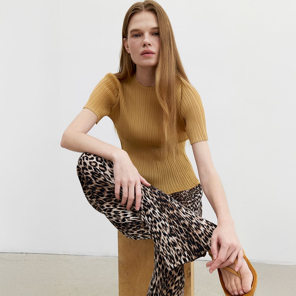 몽플리쎄 여성 라운드넥 반소매 베이직 플리츠 티셔츠 (3colors) 주름옷 주름티 플리츠티 - 상품 이미지