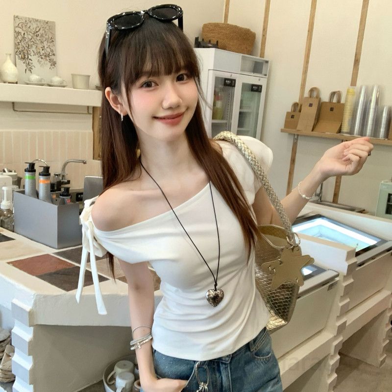 여자 여름 오프숄더 보트넥 숄더리본 반팔 티셔츠 캡소매 슬림핏 Y2K 여리여리핏 데일리 파티룩 D01310P - 메인 이미지