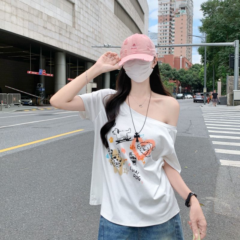 여자 여름 오프숄더 원숄더 언발 강아지 캐릭터 그래픽 반팔 티셔츠 루즈핏 Y2K 힙한 데일리룩 D01316-1 - 상세 이미지 2