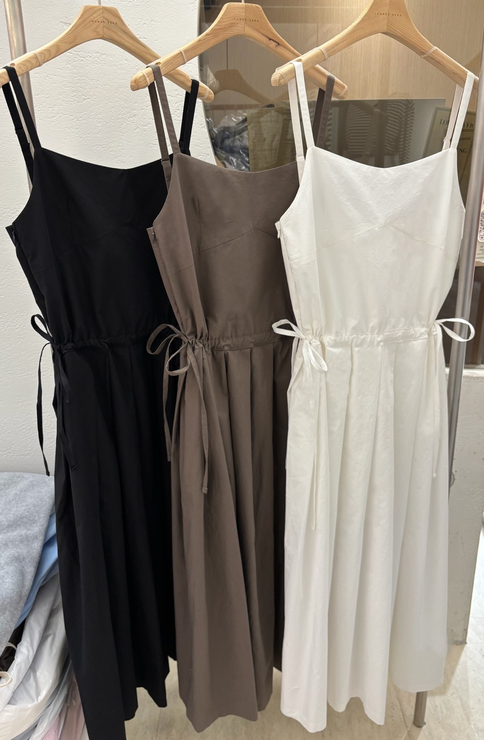 코튼 스퀘어넥 끈나시 허리스트랩 주름 뷔스티에 롱원피스 - 상품 이미지