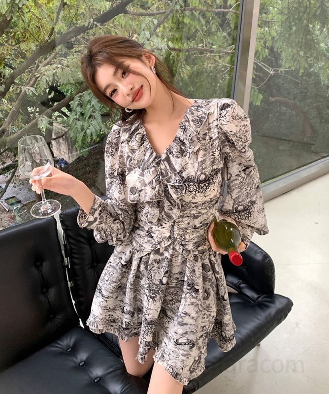 여자 브이넥 셔링 패턴 미니 원피스 X라인 플레어 스커트 긴팔 러블리 데이트룩 고급스러운 분위기 간절기 드레스 8089 - 상품 이미지