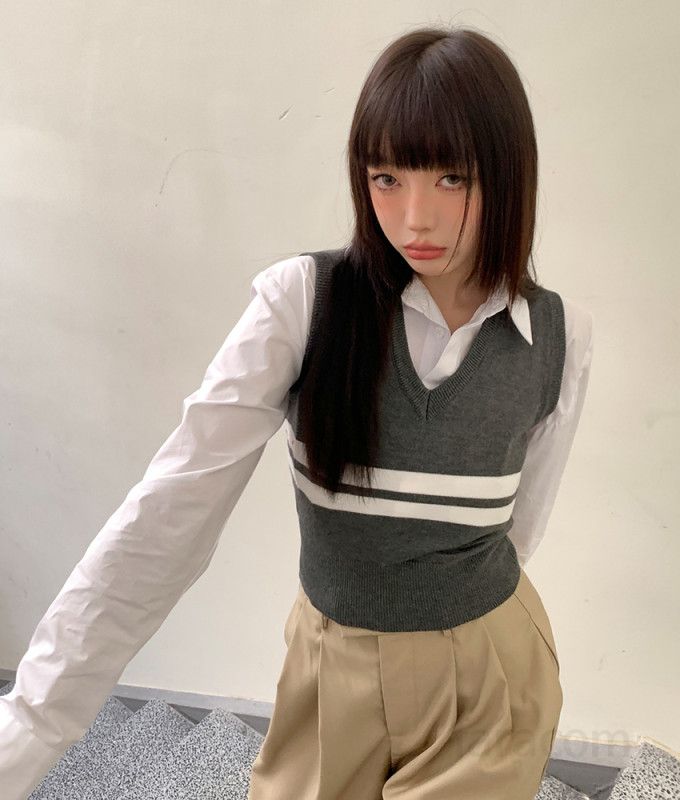 여자 봄 가을 프레피룩 브이넥 스트라이프 배색 크롭 니트 조끼 레이어드 데일리룩 민소매 슬림핏 스웨터 4660 - 상세 이미지 3