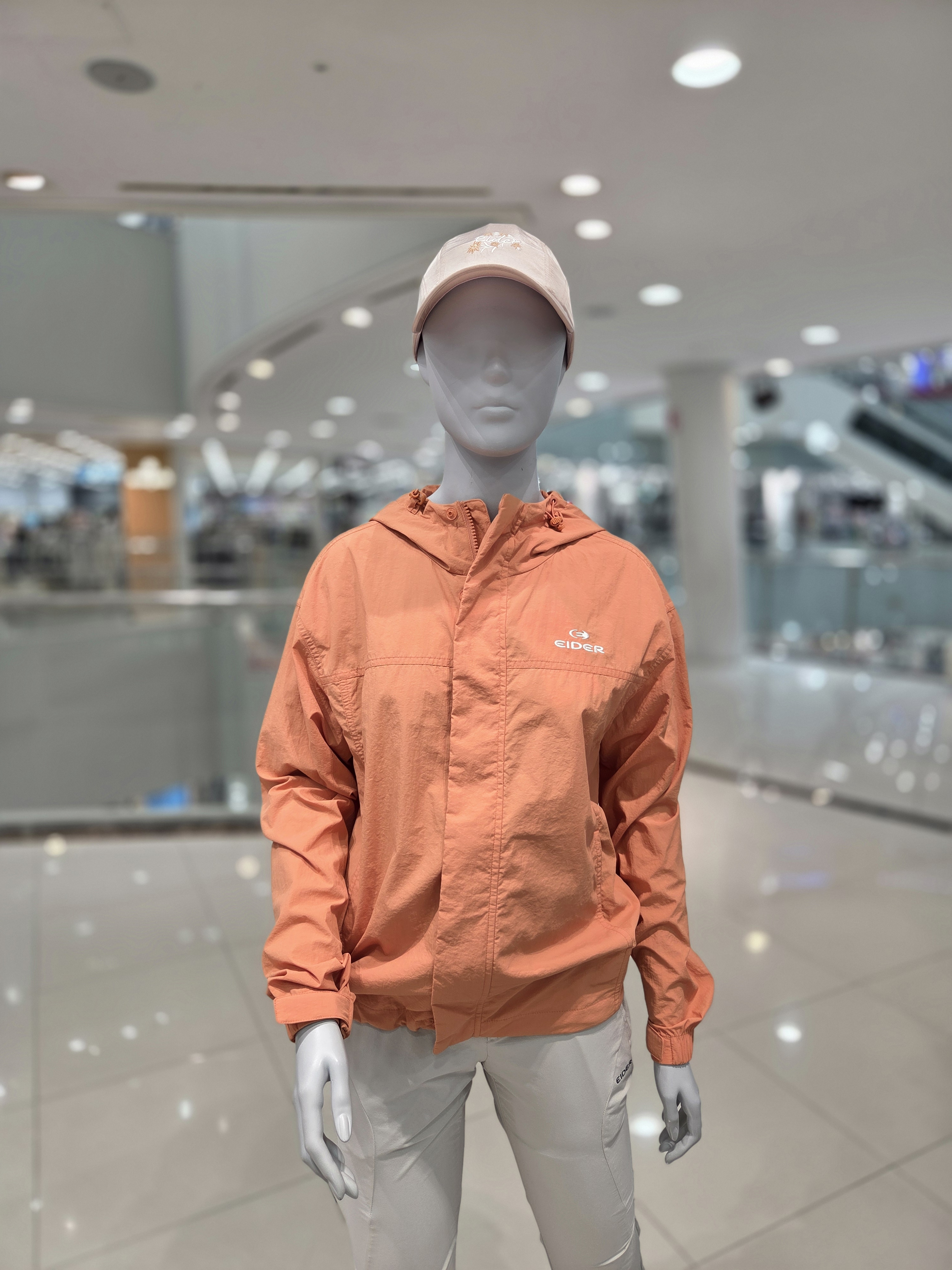 아이더 여성 간절기 바람막이 후드 등산자켓 경량 아웃도어 트레킹