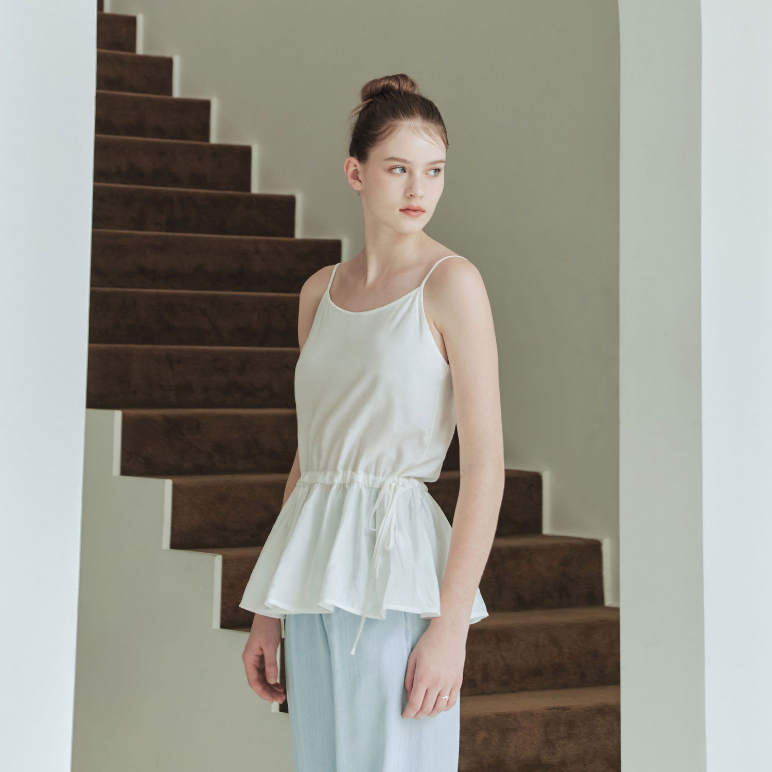 [균일가][제로스트릿] 리본 셔링 슬리브리스 RIBBON SHIRRING SLEEVELESS / IVORY 이미지 2