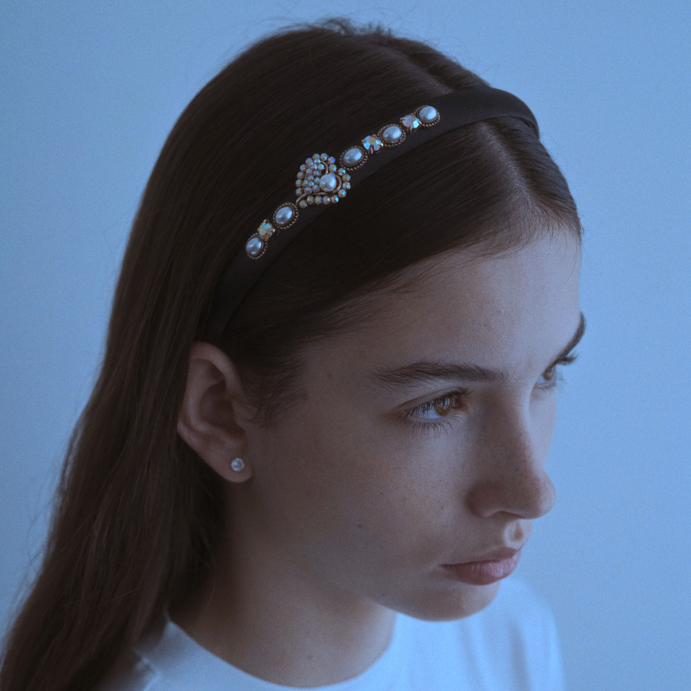 루드 미니 하트 크리스탈 진주 헤어밴드 L25SSAC33