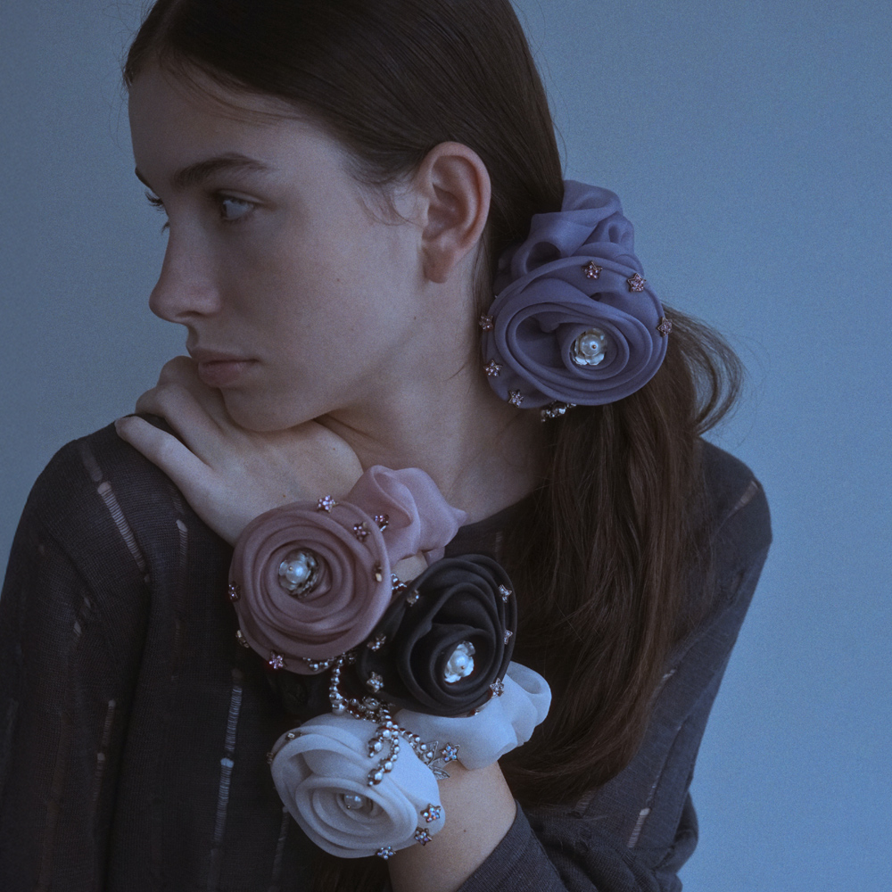 루드 오간자 플로럴 크리스탈 헤어스크런치 L25SSAC18