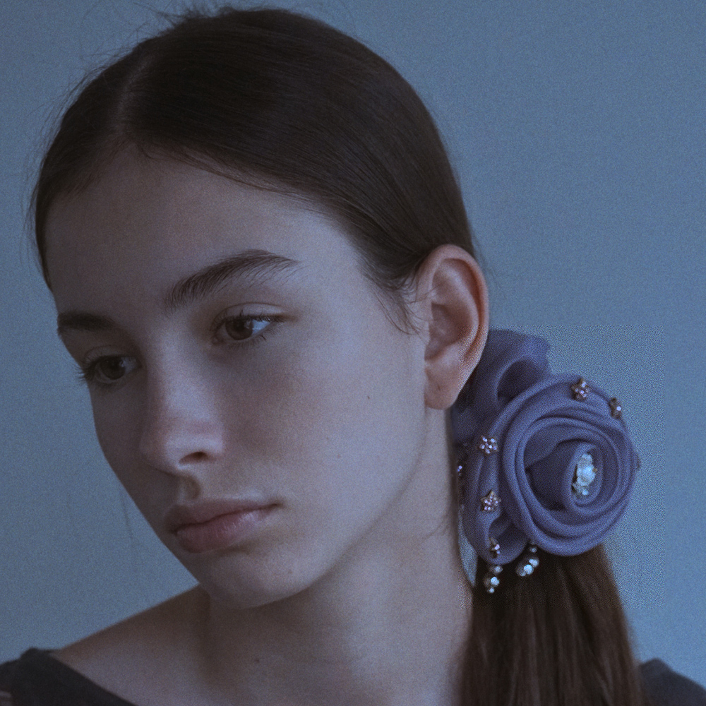 루드 오간자 플로럴 크리스탈 헤어스크런치 L25SSAC18