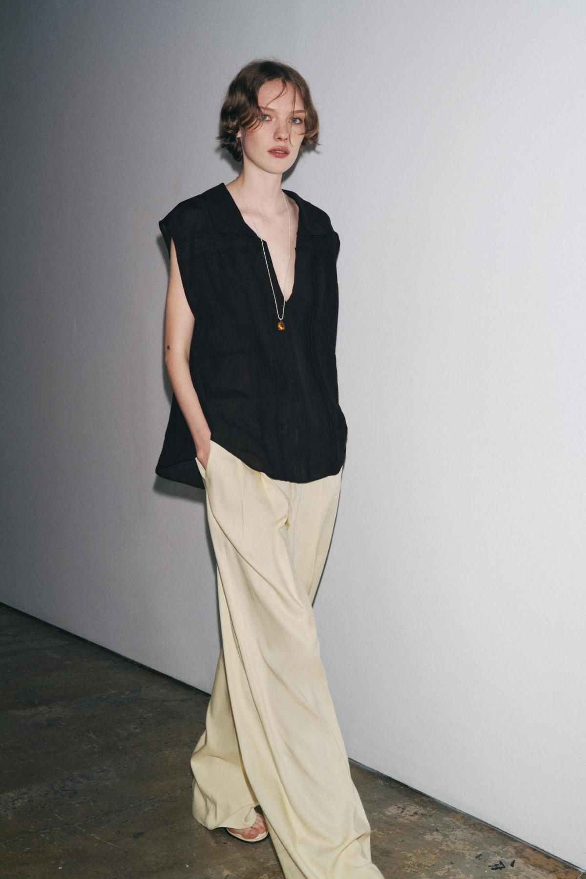 자라 라미 블렌드 핀턱 민소매 셔츠 4786/245 BLACK - 상세 이미지 5