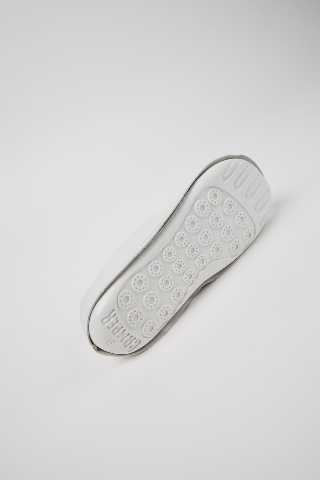 캠퍼 미니멀 화이트 로우힐 펌프스 X 이세이 미야케 Peu Form K201849-003 WHITE - 상세 이미지 5