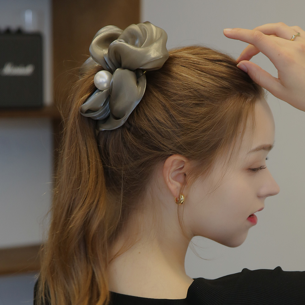 디유아모르 글로시 빅 펄 헤어 스크런치 머리끈 - 상세 이미지 4