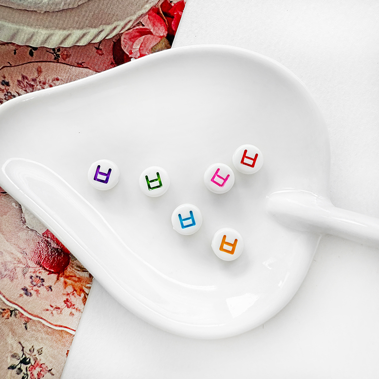 (10p) 4X7mm 화이트 X 비비드컬러 글씨 미니 납작 원형 한글 비즈 - 자음 이미지 6