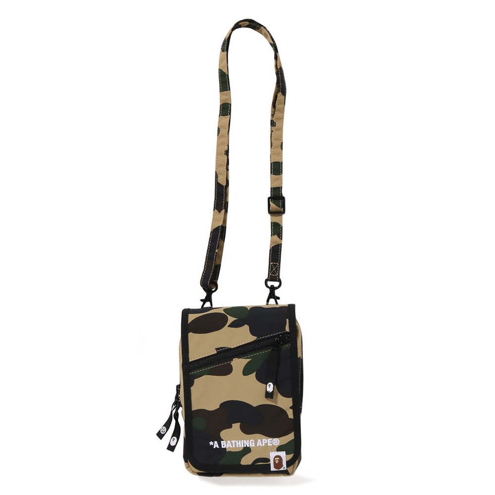 베이프 가방 1ST CAMO PHONE BAG 1L80-190-004 - 상품 이미지