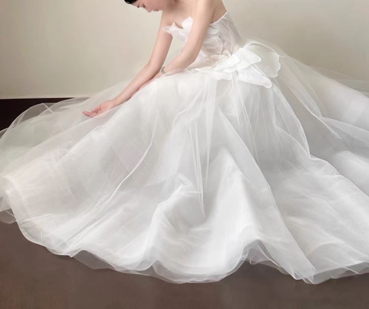 튜브탑 A라인 튤웨딩드레스 플라워 디테일 셀프웨딩 본식 촬영 리마인드 예신드레스 - 상세 이미지 2