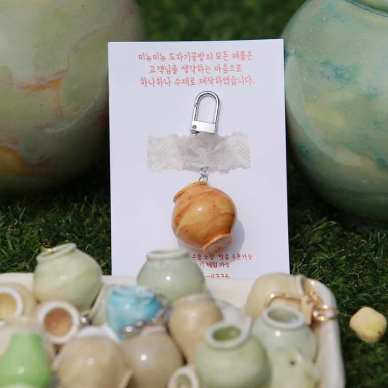 달항아리 도자기 키링 행운부적 선물 기념품 수제제작 매병 디자인 - 상세 이미지 2