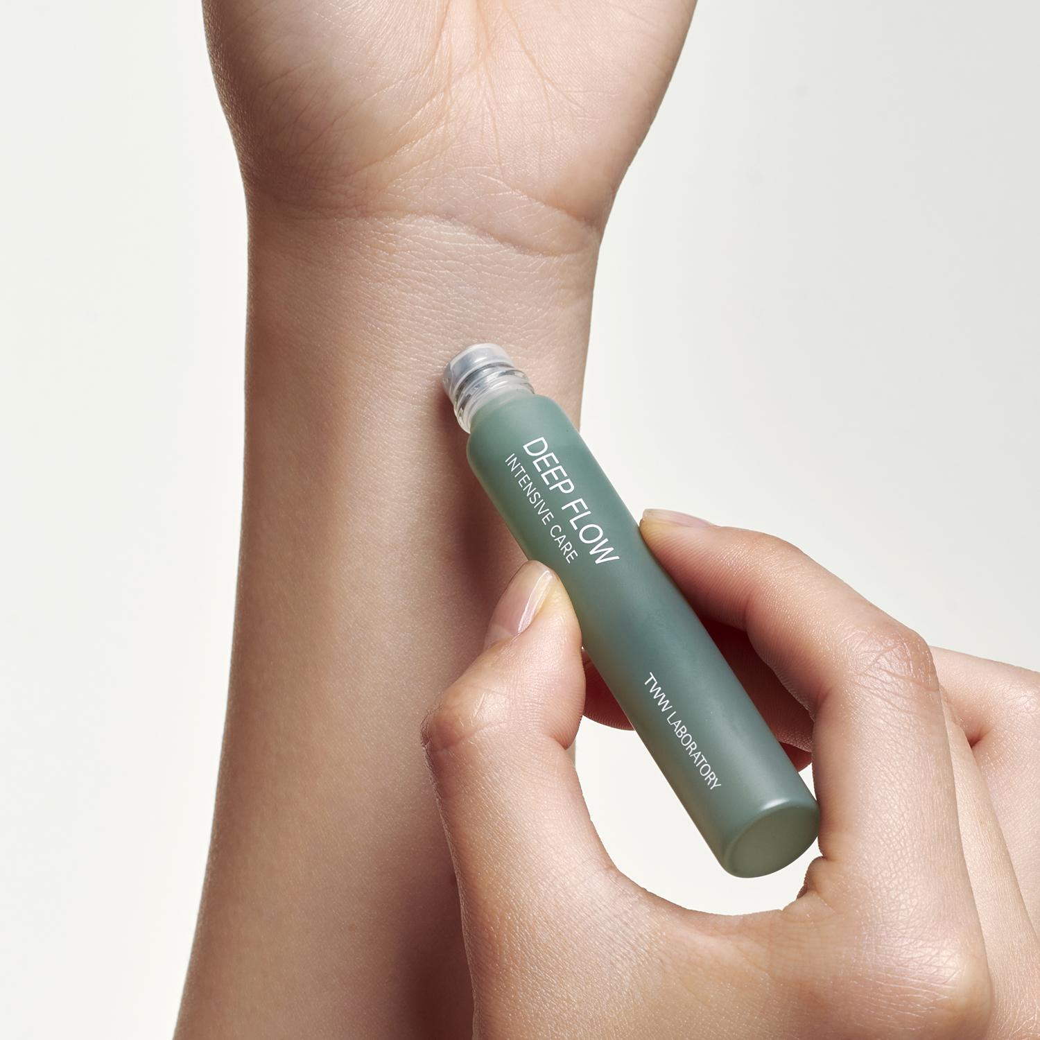 목·어깨 집중 쿨링 케어 TWW 딥플로우 아로마 롤온 10ml, 2개 - 상세 이미지 4