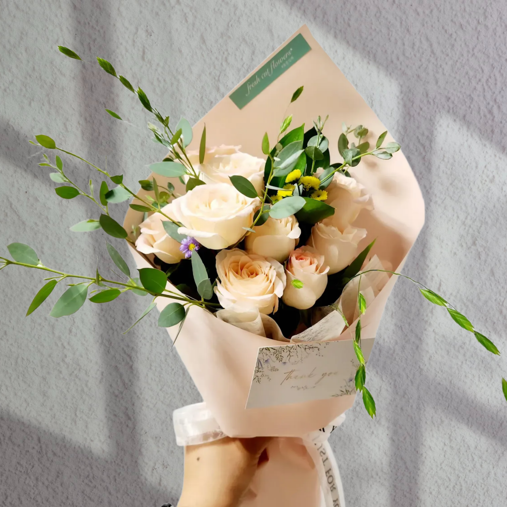 하젤장미와 2종류 그린소재 생화 꽃다발 택배 생일 꽃다발