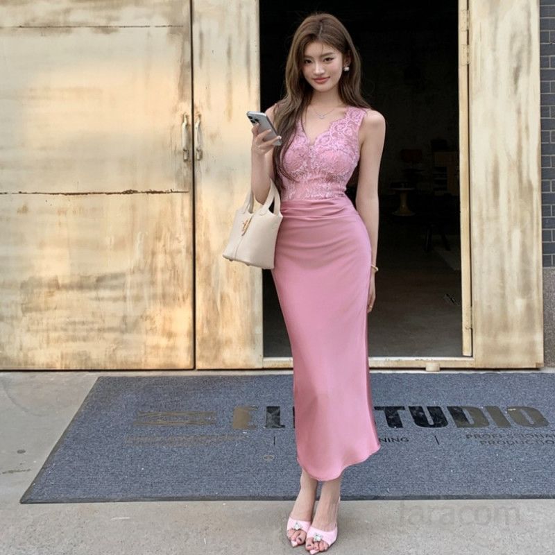 레이스 새틴 드레스 여성 슬림 힙 스커트 봄 여름 하이엔드 V넥 스타일 우아한 하객룩 원피스 페미닌한 디자인과 편안한 착용감의 모던한 외출용 - 상품 이미지