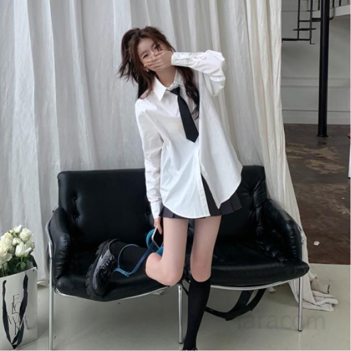 여성 루즈핏 박시핏 베이직 무지 긴팔 화이트 코튼 셔츠 데일리 캐주얼 블라우스 캠퍼스룩 오피스룩 간절기 봄 가을 코디 8133 - 상품 이미지