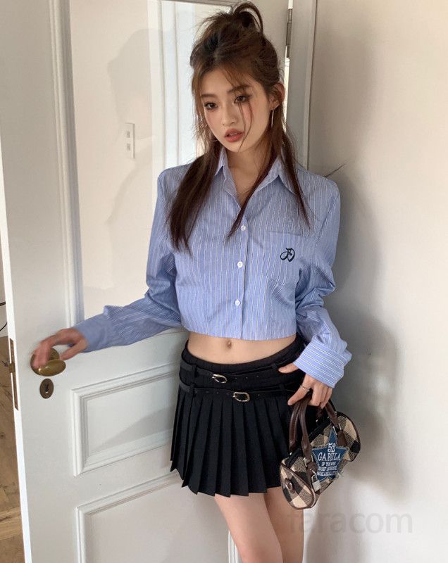 여성 루즈핏 스트라이프 크롭 긴팔 셔츠 카라 블라우스 남방 와이셔츠 자수 비대칭 세련된 봄 가을 8145 - 상세 이미지 3