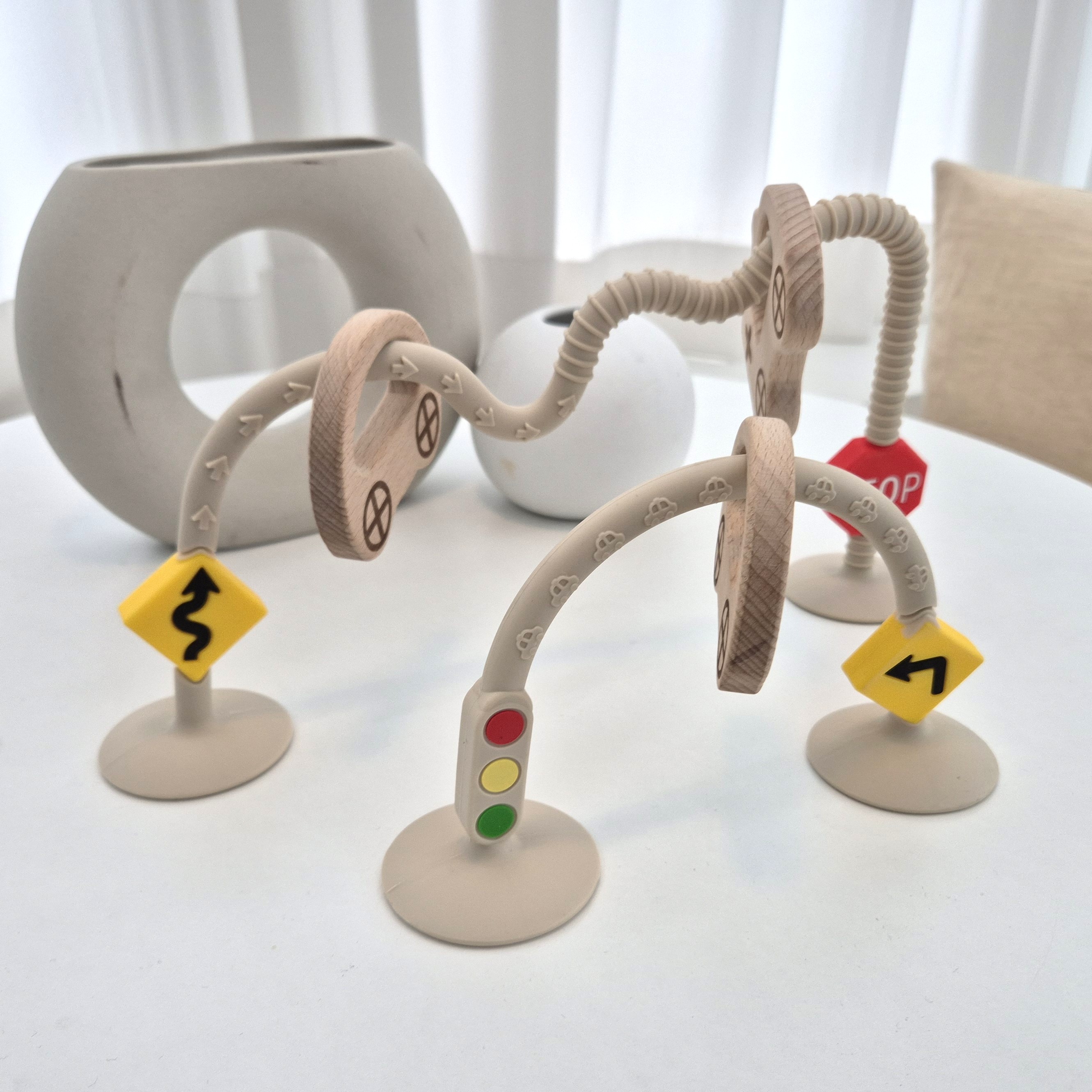 젬베베 요리조리 실리콘 링플레이 트래픽 플레이 흡착딸랑이 치발기 겸용 이앓이 방지 몬테소리 교구 백일 5개월 6개월 7개월 장난감