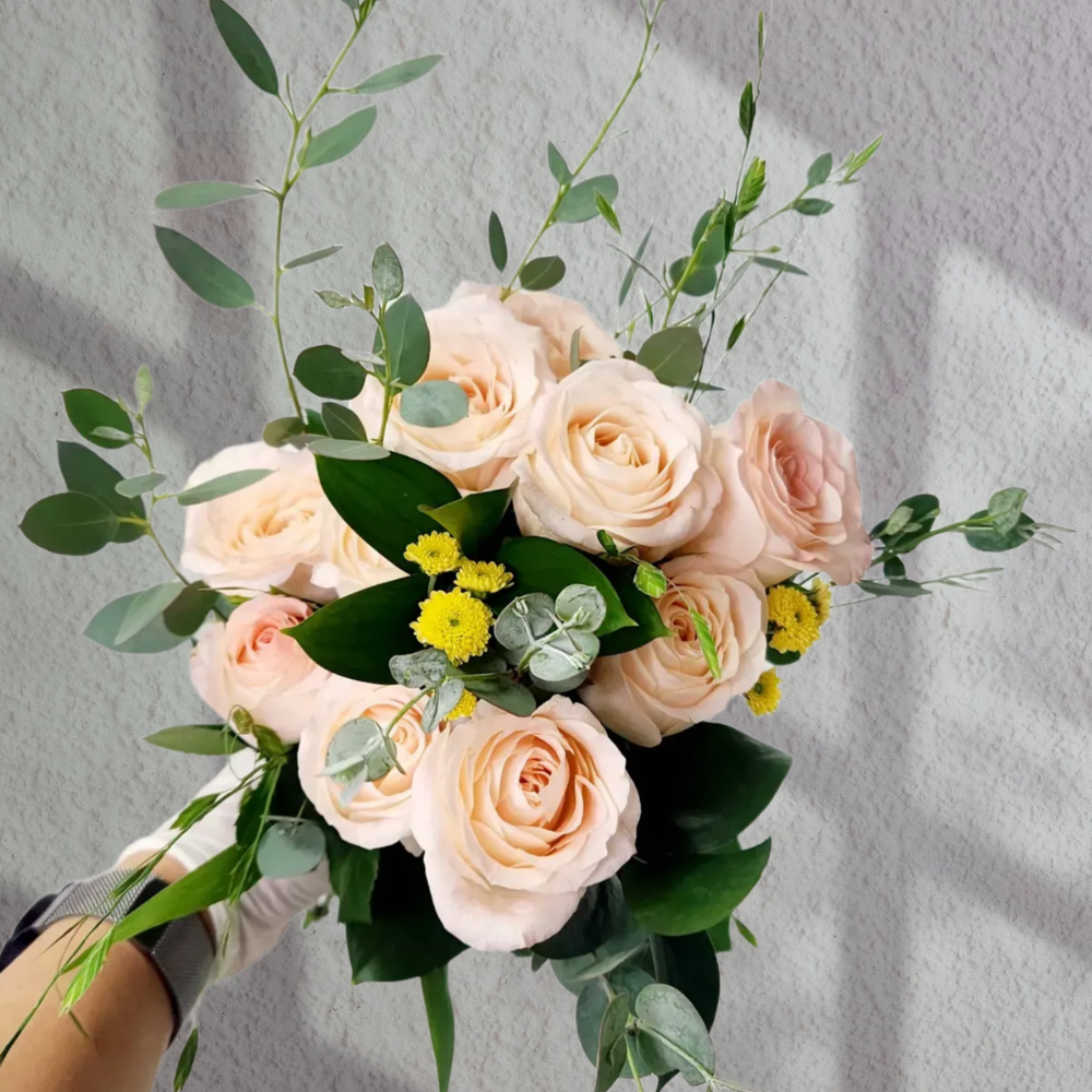 하젤장미와 2종류 그린소재 생화 꽃다발 택배 생일 꽃다발