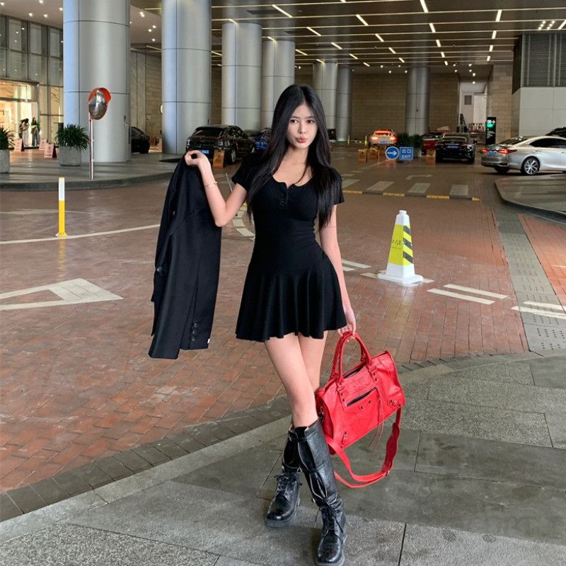 여성 유넥 반팔 골지 플레어 미니원피스 A라인 슬림핏 단추 캐주얼 페미닌 데이트룩 데일리룩 봄 여름 가을 13175 - 상품 이미지