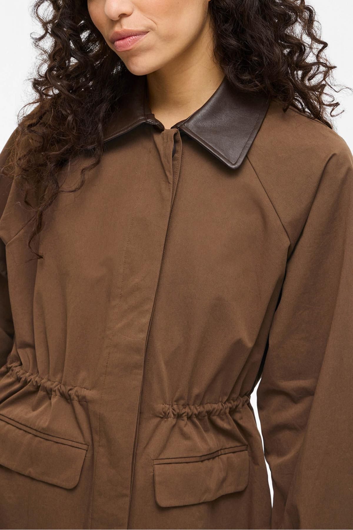 빌라 가죽 칼라 커프스 롱 트렌치코트 5242341 MARRON OSCURO - 상세 이미지 3