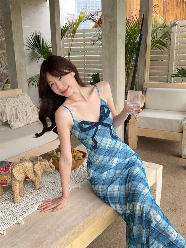 여성 하늘하늘 브이넥 체크패턴 슬리브리스 A라인 플레어 롱 원피스 휴양지 바캉스 데일리룩 봄 여름 가을 13173 - 상세 이미지 2