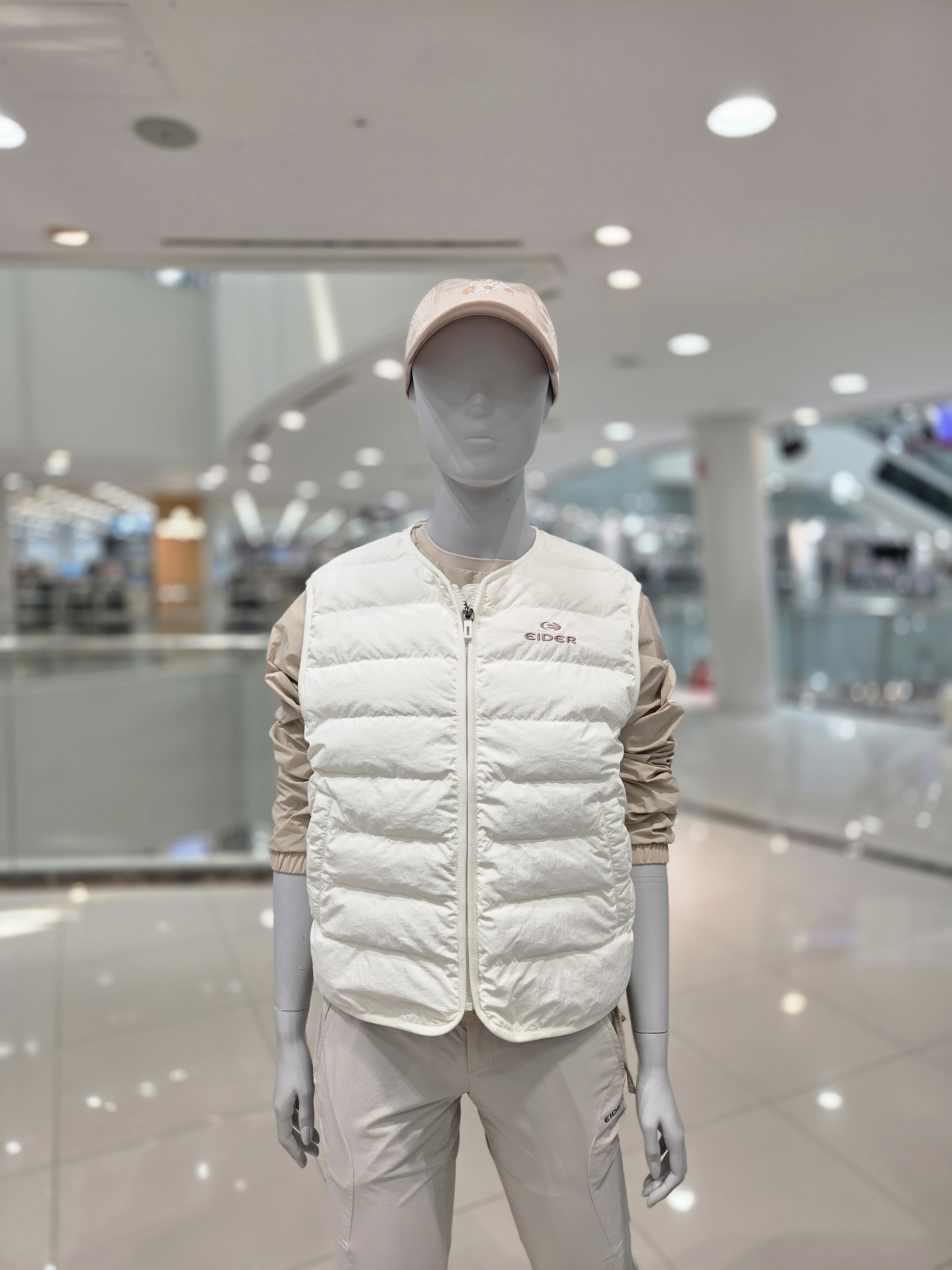 아이더 여성 경량 패딩 베스트 U넥 겨울조끼 이너 베이직 단체복 작업용 WU25681