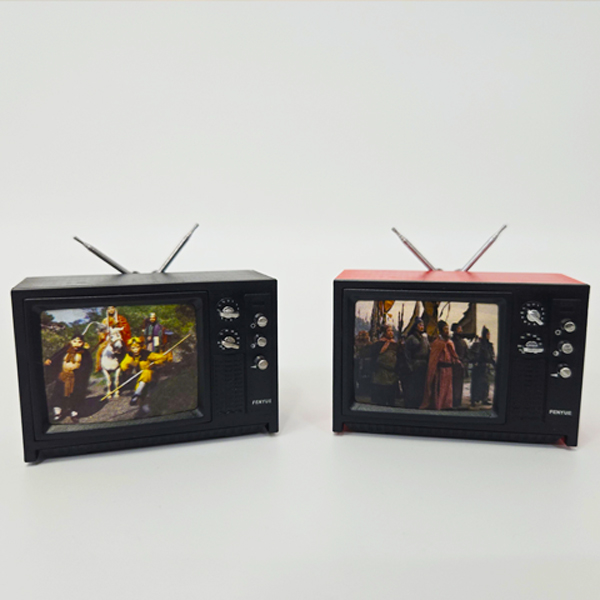 레트로 안테나 브라운관 TV 미니어처 2컬러 카페 홈인테리어 납골당꾸미기 옛날테레비 - 메인 이미지