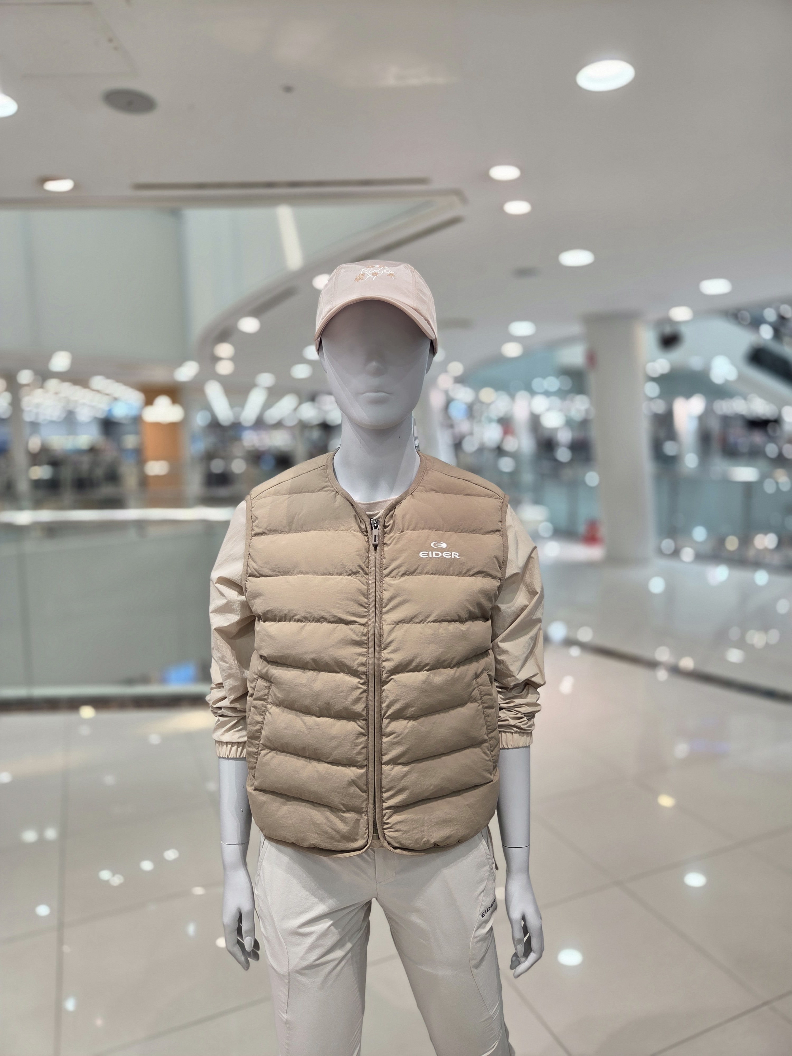 아이더 여성 경량 패딩 베스트 U넥 겨울조끼 이너 베이직 단체복 작업복