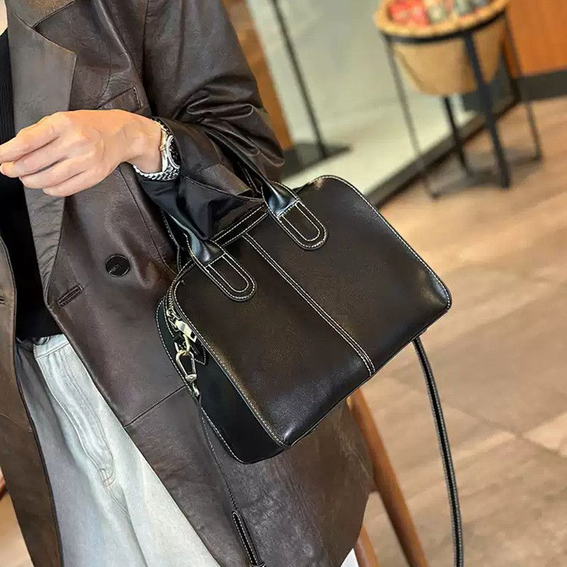 여성 소가죽 대형 숄더백 가죽가방 데일리 보부상 스타일 고급스러운 디자인 다양한 연출 가능 대학생 기념일 선물용 - 상세 이미지 2
