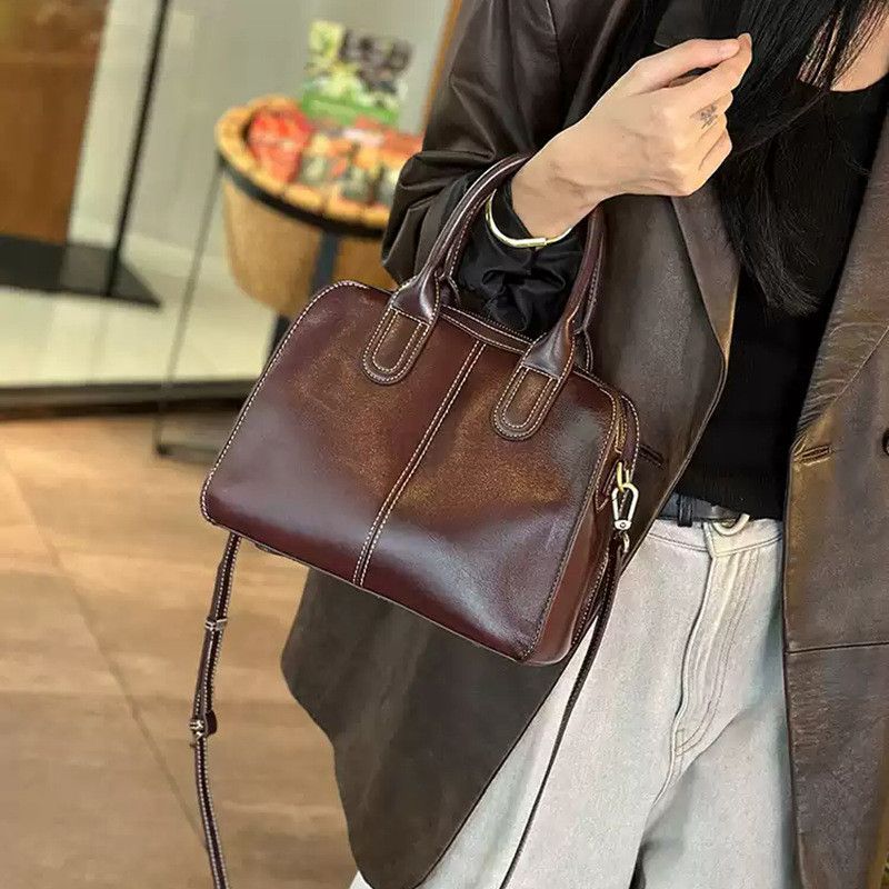 여성 소가죽 대형 숄더백 가죽가방 데일리 보부상 스타일 고급스러운 디자인 다양한 연출 가능 대학생 기념일 선물용 - 메인 이미지