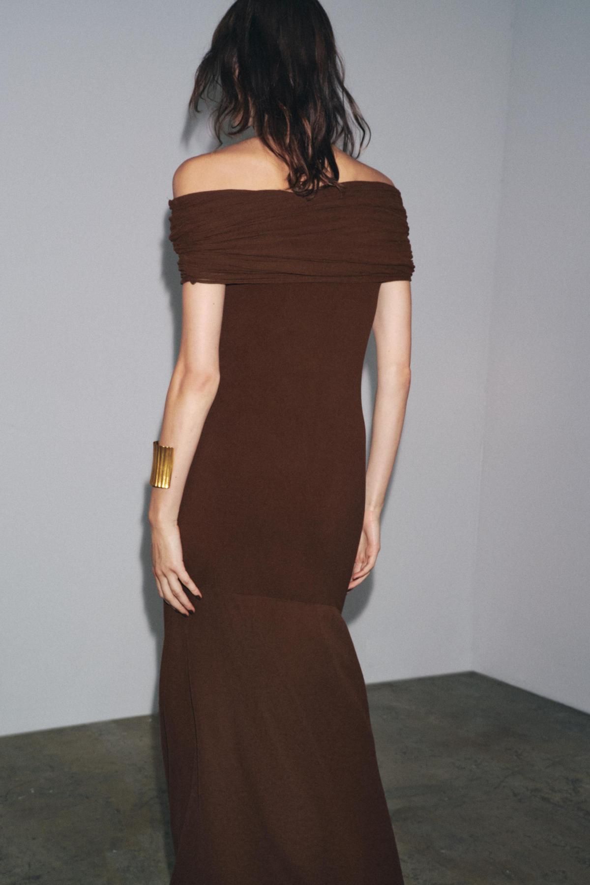 자라 페미닌 오프숄더 니트 롱 원피스 2893/103 DARK BROWN - 상세 이미지 4