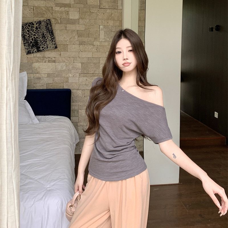 여성 오프숄더 언발란스 사선넥 슬림핏 스판 반팔 티셔츠 데일리룩 여리핏 기본템 봄 여름 13266 - 상세 이미지 5