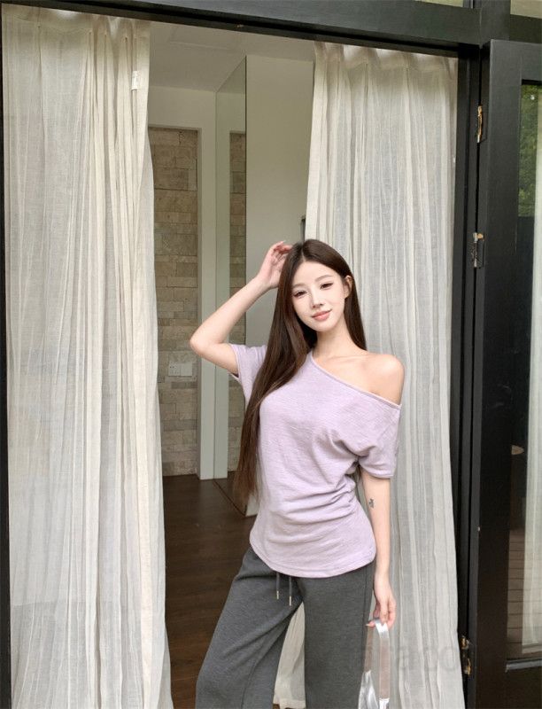 여성 오프숄더 언발란스 사선넥 슬림핏 스판 반팔 티셔츠 데일리룩 여리핏 기본템 봄 여름 13266 - 상세 이미지 4