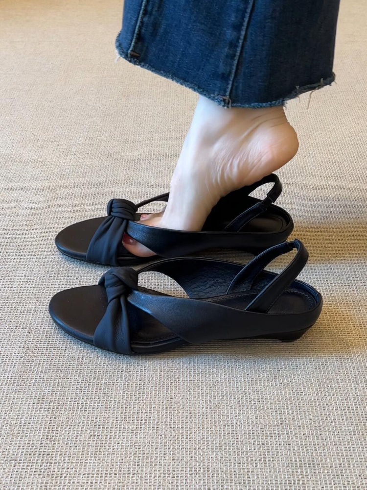 천연양가죽 여성 샌들 꼬임 장식 낮은 굽 여성스러운샌들 여름 - 상품 이미지